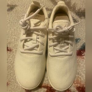 NWT Allbirds Women’s White Wool Runners, Size 10